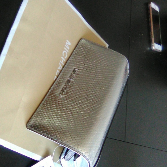 Michael Kors Jet set Travel Wallet - Picture 3 of 3